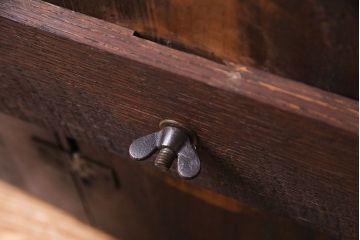 アンティーク家具　イギリスアンティーク　コンパクトに畳める回転式バタフライテーブル(サイドテーブル)