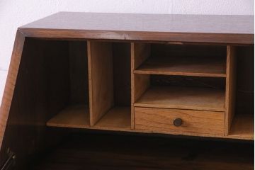 アンティーク家具　イギリスアンティーク　オーク材　小振りのサイズがうれしいライティングビューロー(デスク、ワークデスク、サイドチェスト)