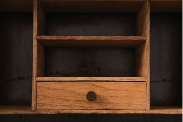 アンティーク家具　イギリスアンティーク　オーク材　小振りのサイズがうれしいライティングビューロー(デスク、ワークデスク、サイドチェスト)