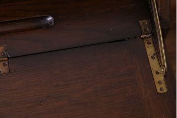 アンティーク家具　イギリスアンティーク　オーク材　小振りのサイズがうれしいライティングビューロー(デスク、ワークデスク、サイドチェスト)