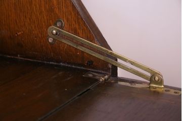 アンティーク家具　イギリスアンティーク　オーク材　小振りのサイズがうれしいライティングビューロー(デスク、ワークデスク、サイドチェスト)