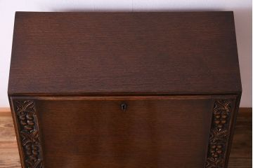 アンティーク家具　イギリスアンティーク　オーク材　小振りのサイズがうれしいライティングビューロー(デスク、ワークデスク、サイドチェスト)