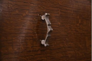 アンティーク家具　イギリスアンティーク　オーク材　小振りのサイズがうれしいライティングビューロー(デスク、ワークデスク、サイドチェスト)