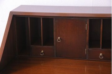 アンティーク家具　イギリスアンティーク　ウォールナットの杢目が美しい小振りのライティングビューロー(ワークデスク、在宅ワーク、在宅用、サイドチェスト)