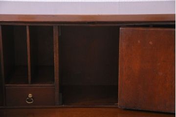 アンティーク家具　イギリスアンティーク　ウォールナットの杢目が美しい小振りのライティングビューロー(ワークデスク、在宅ワーク、在宅用、サイドチェスト)