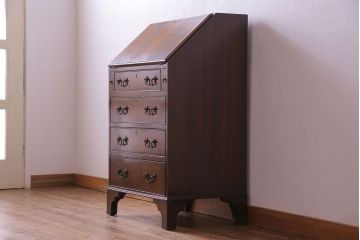 アンティーク家具　イギリスアンティーク　ウォールナットの杢目が美しい小振りのライティングビューロー(ワークデスク、在宅ワーク、在宅用、サイドチェスト)