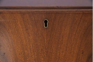 アンティーク家具　イギリスアンティーク　ウォールナットの杢目が美しい小振りのライティングビューロー(ワークデスク、在宅ワーク、在宅用、サイドチェスト)