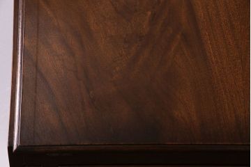 アンティーク家具　イギリスアンティーク　ウォールナットの杢目が美しい小振りのライティングビューロー(ワークデスク、在宅ワーク、在宅用、サイドチェスト)