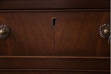 アンティーク家具　イギリスアンティーク　ウォールナットの杢目が美しい小振りのライティングビューロー(ワークデスク、在宅ワーク、在宅用、サイドチェスト)