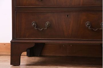 アンティーク家具　イギリスアンティーク　ウォールナットの杢目が美しい小振りのライティングビューロー(ワークデスク、在宅ワーク、在宅用、サイドチェスト)