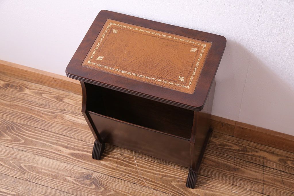 イギリス家具　マガジンラック付きレザートップのサイドテーブル(花台)