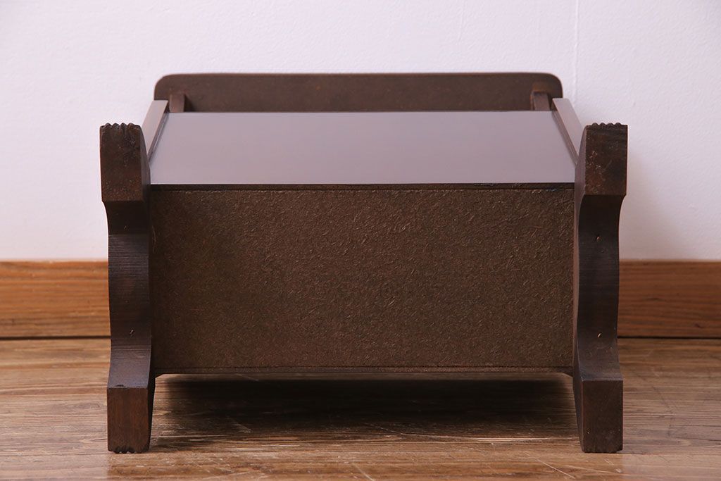 イギリス家具　マガジンラック付きレザートップのサイドテーブル(花台)