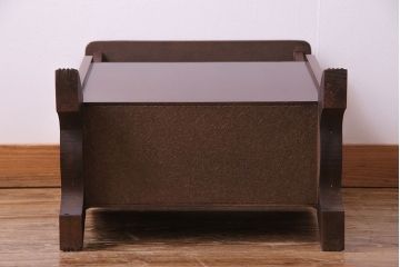 イギリス家具　マガジンラック付きレザートップのサイドテーブル(花台)