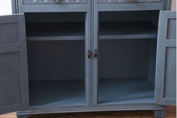 ペイント家具　飾り棚がおしゃれなイギリスビンテージの食器棚(収納棚、戸棚、キャビネット)