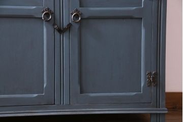 ペイント家具　飾り棚がおしゃれなイギリスビンテージの食器棚(収納棚、戸棚、キャビネット)