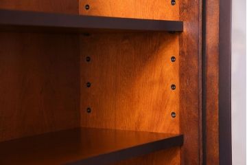 中古　北海道民芸家具　上品な雰囲気漂うビューローブックケース(ライティングビューロー、机、本箱、収納棚)(定価約49万円)