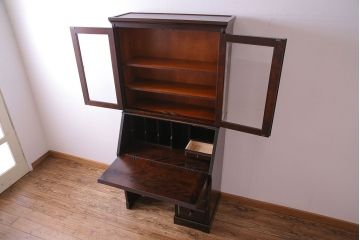 中古　北海道民芸家具　上品な雰囲気漂うビューローブックケース(ライティングビューロー、机、本箱、収納棚)(定価約49万円)