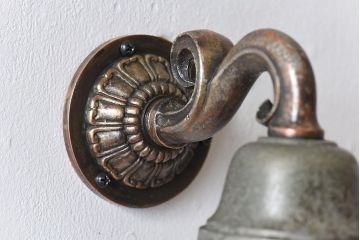 ブラケットのデザインが上品なウォールランプ(壁掛け照明、ライト)