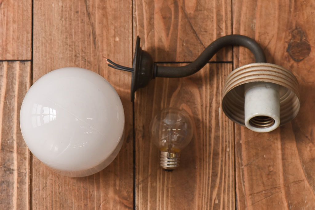 ビンテージ　柔らかなムード漂うブラケットライト(壁掛け照明、ウォールランプ)