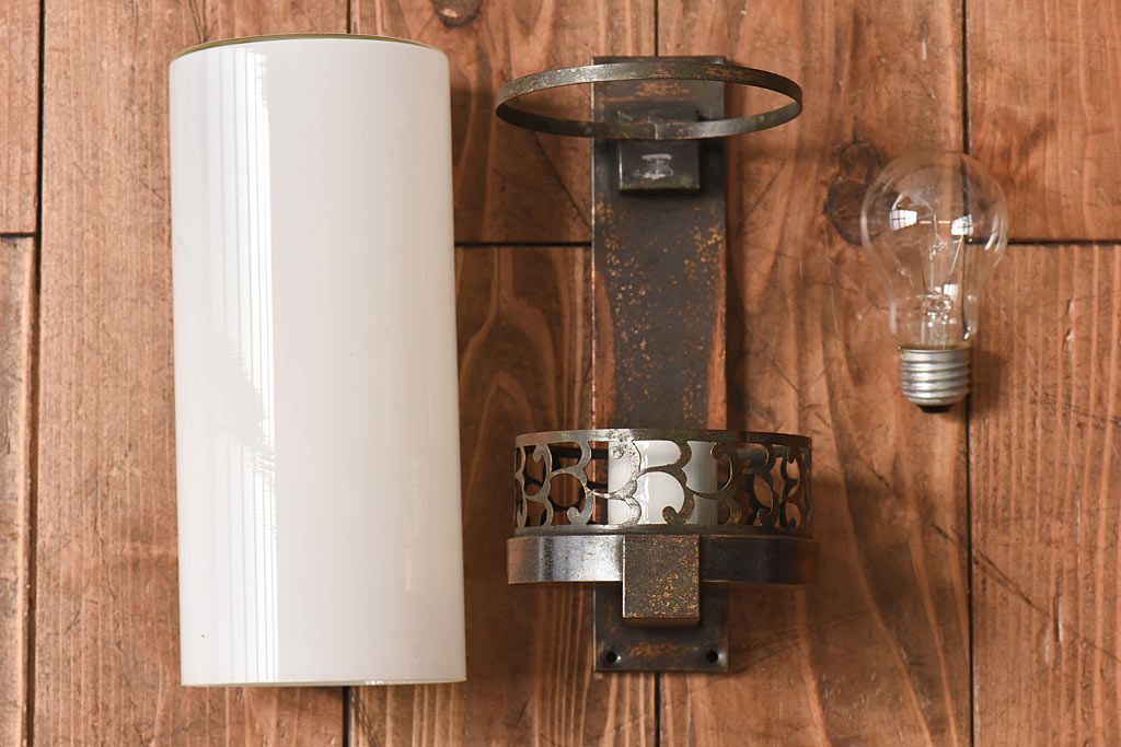 昭和レトロ　上品さを醸し出すブラケットのウォールランプ(壁掛け照明、ライト)
