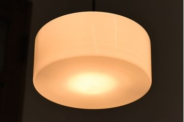 レトロな乳白ガラスのペンダントライト(吊り下げ照明・天井照明)