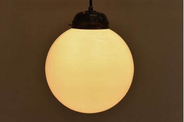 すっきりとして可愛らしい球型ガラス天井照明(ペンダントライト、吊り下げ照明)