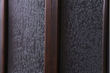 異なるガラスの組み合わせが味わい深い格子戸(引き戸、ガラス戸)4枚セット