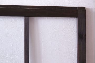 木目が味わいを醸し出すスリムなガラス戸(引き戸、格子戸)