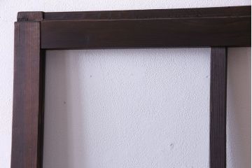 木目が味わいを醸し出すスリムなガラス戸(引き戸、格子戸)