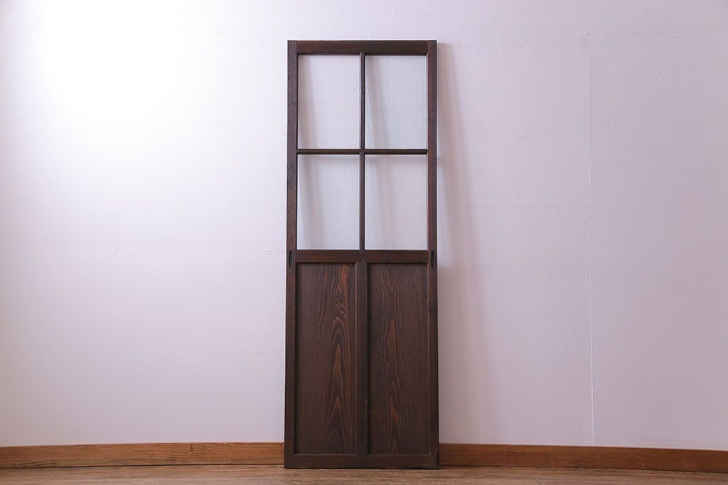 木目が味わいを醸し出すスリムなガラス戸(引き戸、格子戸)