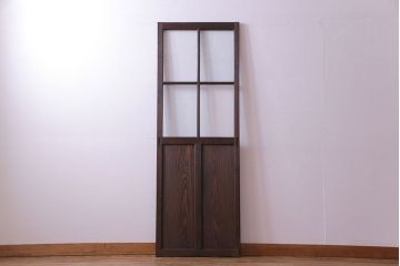 木目が味わいを醸し出すスリムなガラス戸(引き戸、格子戸)