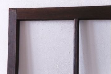 木目が味わいを醸し出すスリムなガラス戸(引き戸、格子戸)