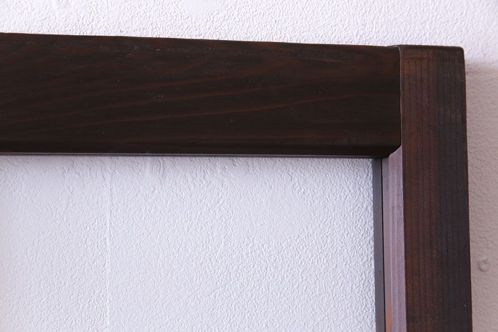 木目が味わいを醸し出すスリムなガラス戸(引き戸、格子戸)