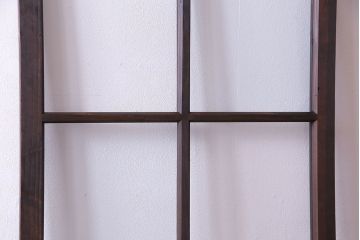 木目が味わいを醸し出すスリムなガラス戸(引き戸、格子戸)