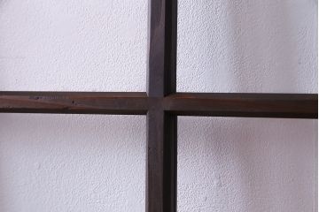 木目が味わいを醸し出すスリムなガラス戸(引き戸、格子戸)