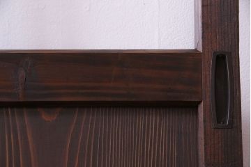 木目が味わいを醸し出すスリムなガラス戸(引き戸、格子戸)