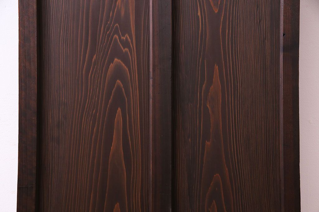 木目が味わいを醸し出すスリムなガラス戸(引き戸、格子戸)