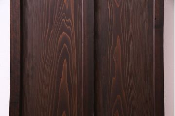 木目が味わいを醸し出すスリムなガラス戸(引き戸、格子戸)