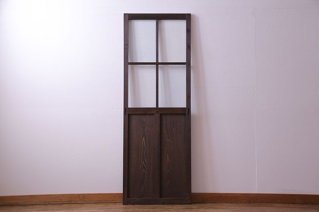 木目が味わいを醸し出すスリムなガラス戸(引き戸、格子戸)