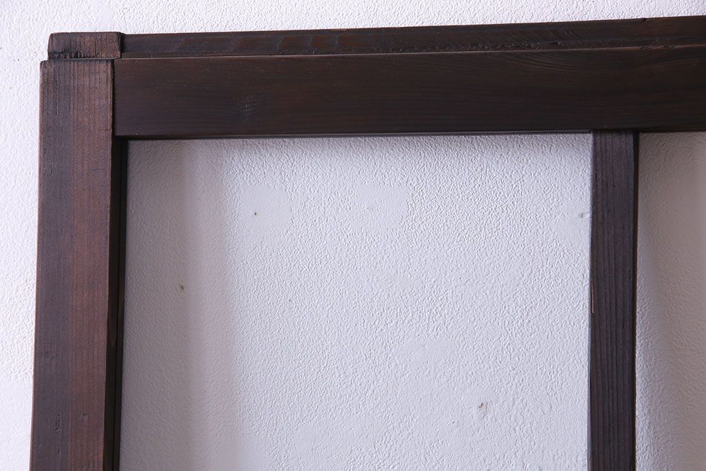 木目が味わいを醸し出すスリムなガラス戸(引き戸、格子戸)