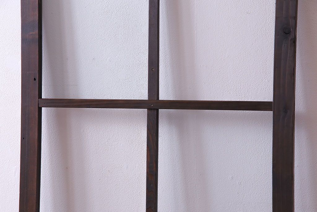 木目が味わいを醸し出すスリムなガラス戸(引き戸、格子戸)