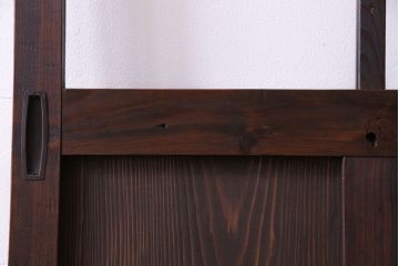 木目が味わいを醸し出すスリムなガラス戸(引き戸、格子戸)