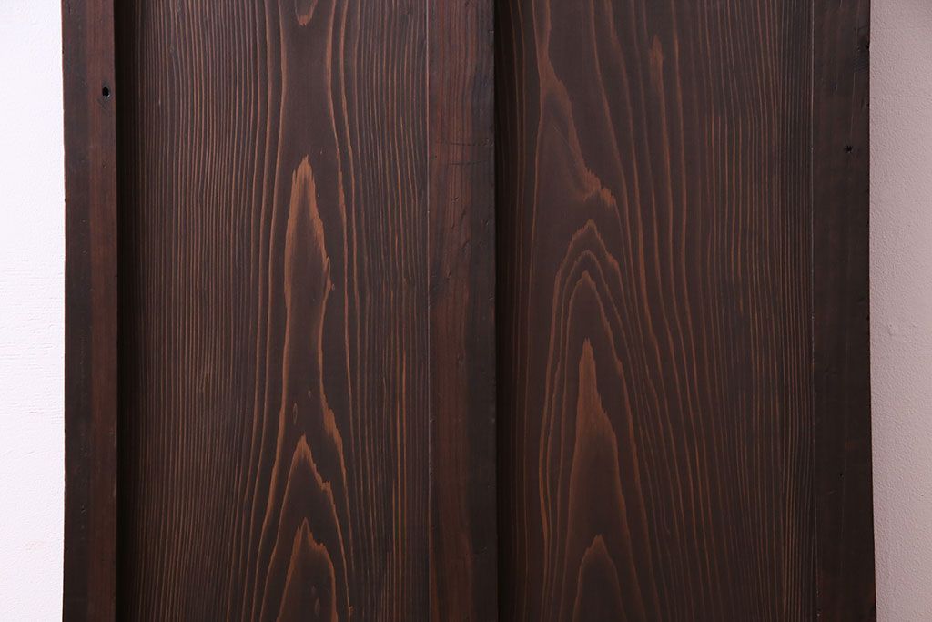 木目が味わいを醸し出すスリムなガラス戸(引き戸、格子戸)