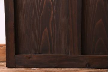 木目が味わいを醸し出すスリムなガラス戸(引き戸、格子戸)