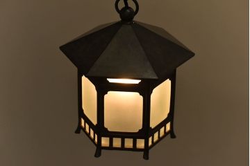 古民具　上品な佇まいの銅製吊り灯篭(天井照明、吊り下げ照明)