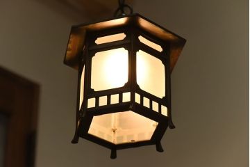 古民具　上品な佇まいの銅製吊り灯篭(天井照明、吊り下げ照明)
