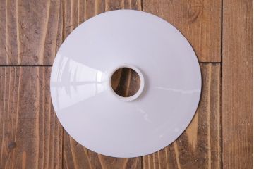 昭和レトロ　清潔感のある白ガラスが魅力のシンプルなペンダントライト(天井照明、吊り下げ照明)(1)