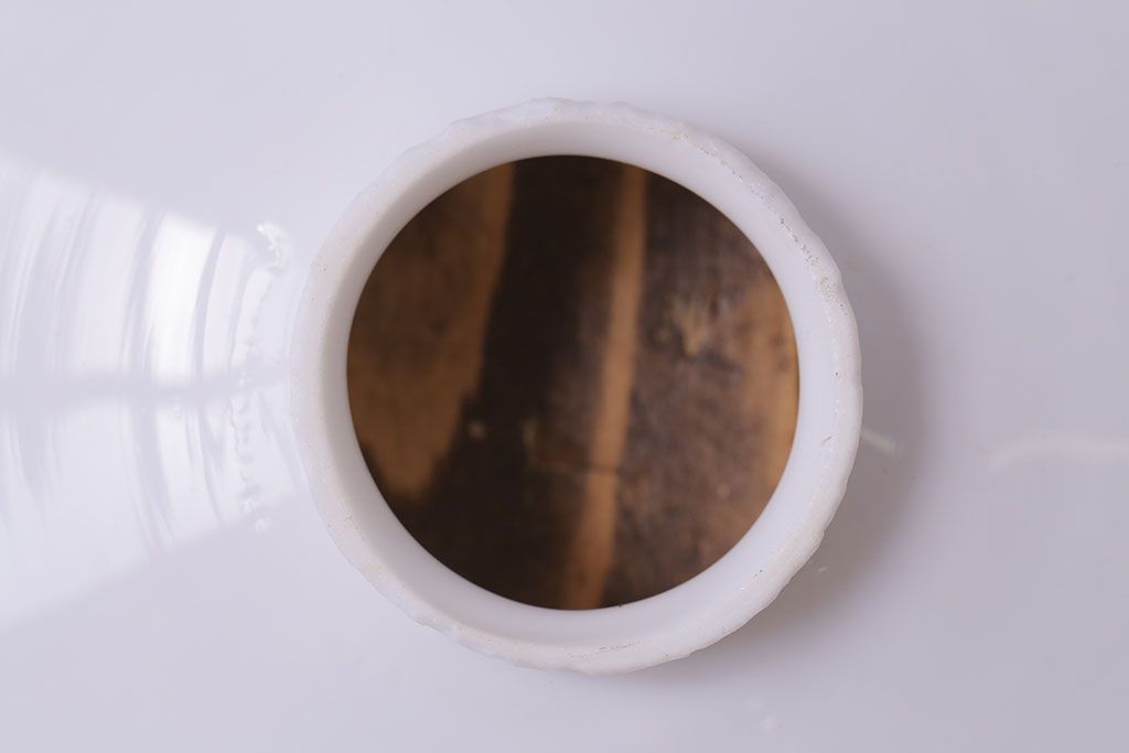 昭和レトロ　清潔感のある白ガラスが魅力のシンプルなペンダントライト(天井照明、吊り下げ照明)(1)