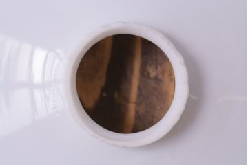 昭和レトロ　清潔感のある白ガラスが魅力のシンプルなペンダントライト(天井照明、吊り下げ照明)(1)