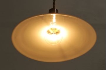 昭和レトロ　清潔感のある白ガラスが魅力のシンプルなペンダントライト(天井照明、吊り下げ照明)(2)